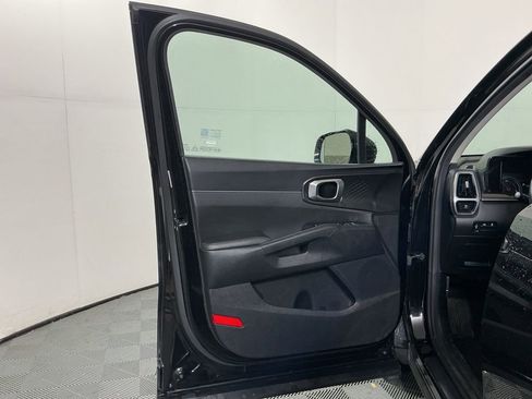 Used 2022 Kia Sorento S FWD image 19