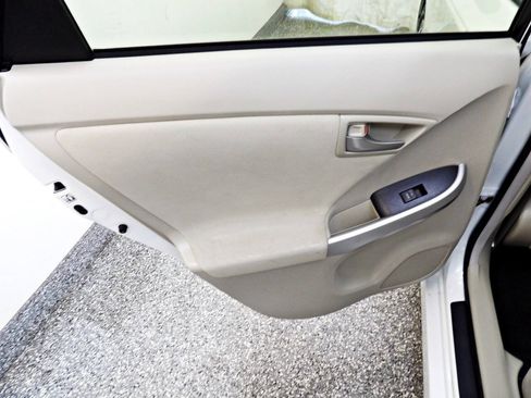 Used 2014 Toyota Prius Two FWD image 9