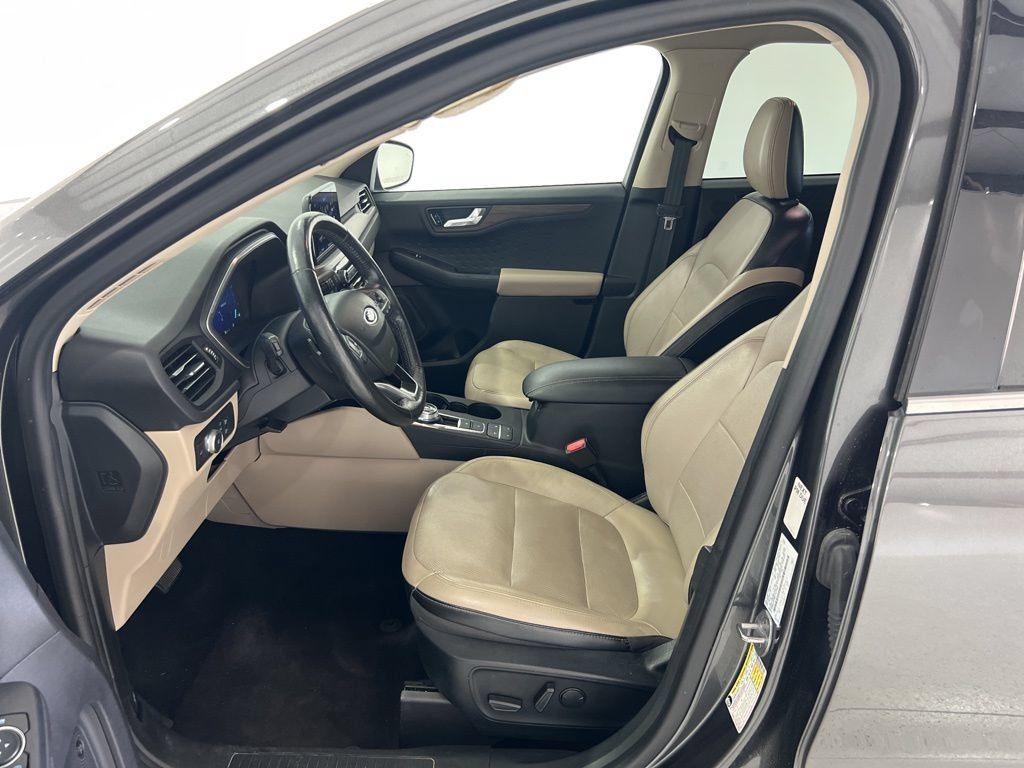 Used 2020 Ford Escape Titanium AWD/4WD image 18