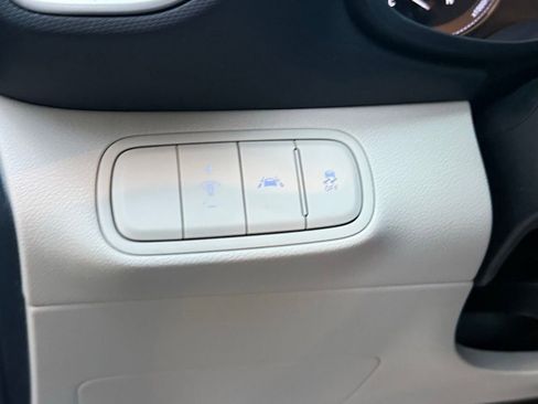 Used 2020 Hyundai Venue image 37