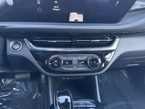 Used 2025 Buick Envista Sport Touring image 19