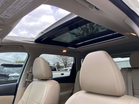 Used 2016 Nissan Rogue SL w/ SL Premium Package image 17