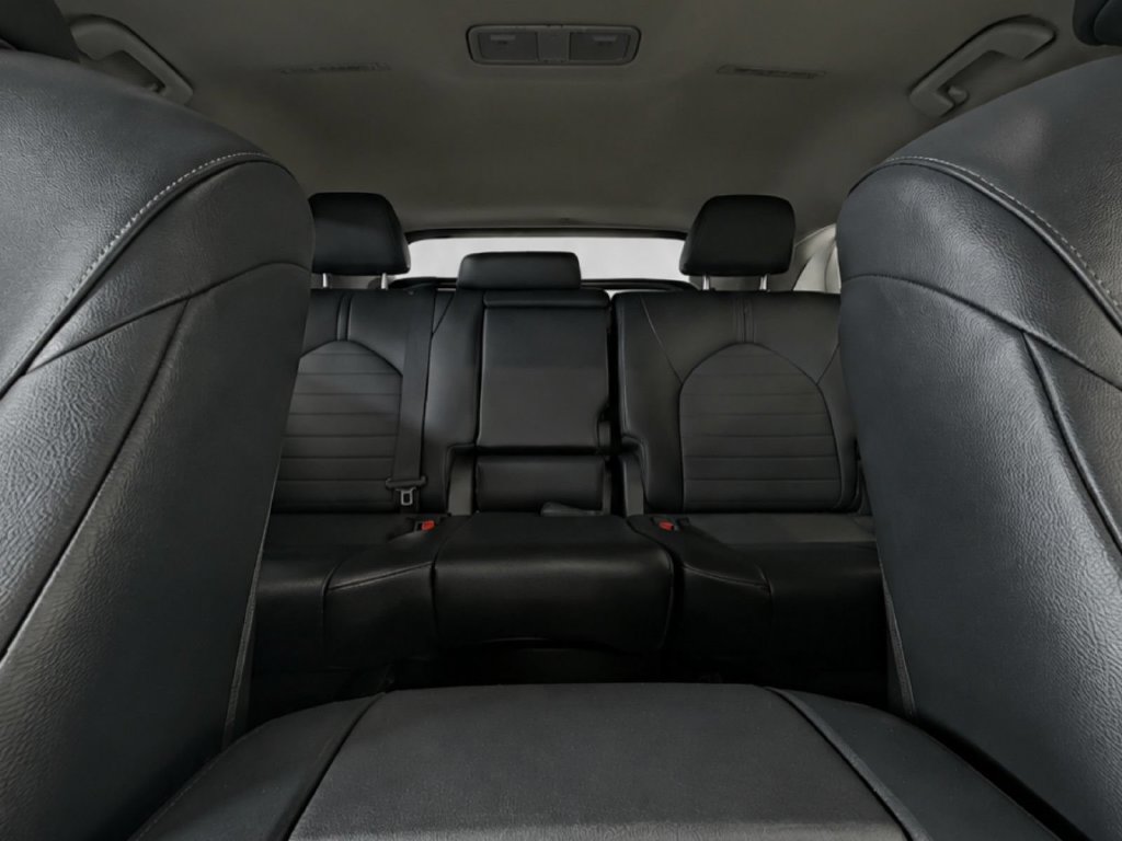 Used 2022 Toyota Highlander XLE AWD/4WD image 23
