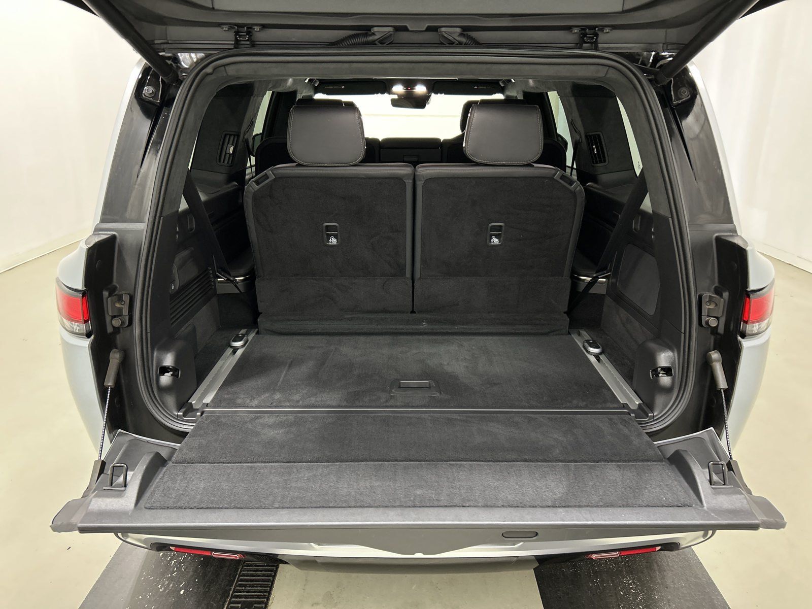Used 2023 Rivian R1S Adventure Quad AWD/4WD image 15