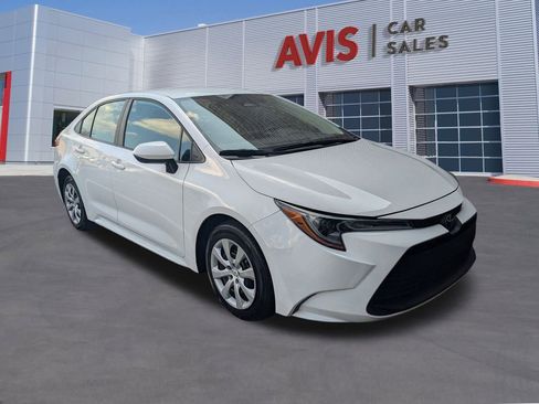 Used 2025 Toyota Corolla LE image 3