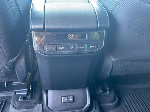 Used 2023 Toyota Highlander LE AWD/4WD image 15