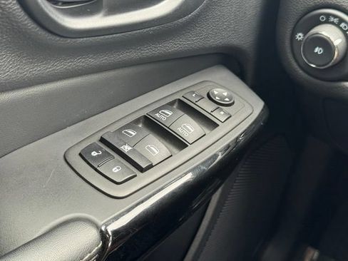Used 2023 Jeep Cherokee Altitude Lux w/ Lux Elite Package AWD/4WD image 36