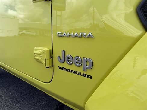 Used 2023 Jeep Wrangler Unlimited Sahara w/ Cold Weather Group AWD/4WD image 10