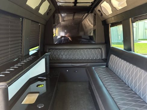 Used 2016 Mercedes-Benz Sprinter 3500 image 31