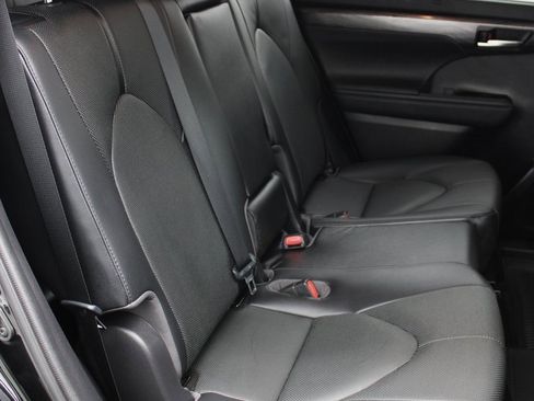 Used 2021 Toyota Highlander Limited image 27