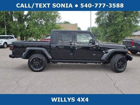 Used 2022 Jeep Gladiator Sport AWD/4WD image 2