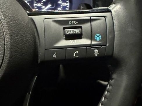 Used 2024 Nissan Pathfinder SL image 16