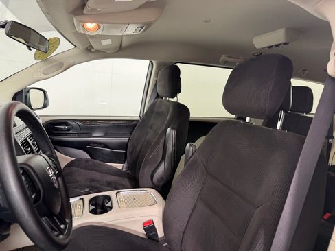Used 2014 Dodge Grand Caravan SXT FWD image 12