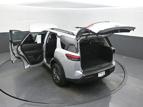 Used 2024 Nissan Pathfinder SV FWD image 44