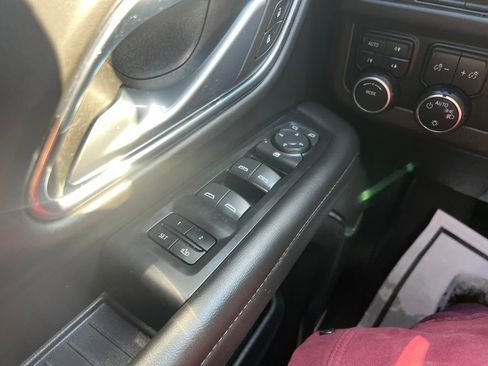 Used 2022 Chevrolet Tahoe Z71 image 11