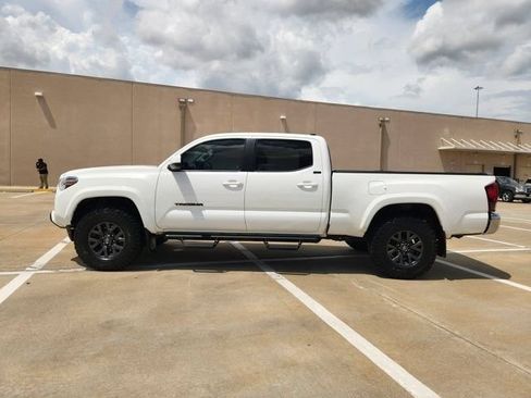 Used 2022 Toyota Tacoma SR5 RWD image 4