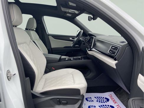 Used 2024 Volkswagen Atlas Cross Sport SEL Premium R-Line image 24