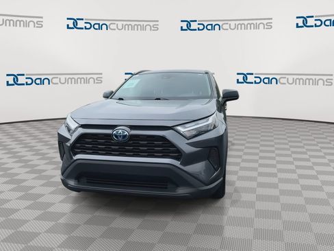 Used 2023 Toyota RAV4 LE AWD/4WD image 3