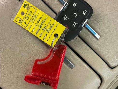 Used 2016 GMC Yukon Denali w/ Open Road Package RWD image 55