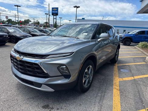 Used 2025 Chevrolet Blazer LT FWD image 4