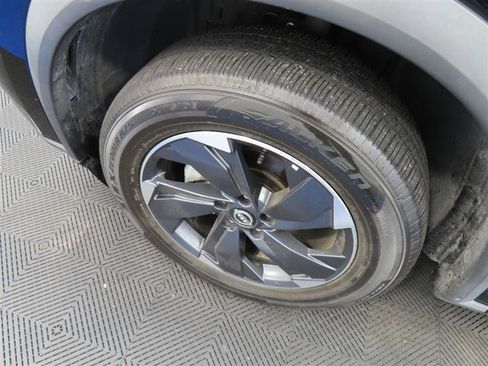 Used 2024 Nissan Rogue SV FWD image 6