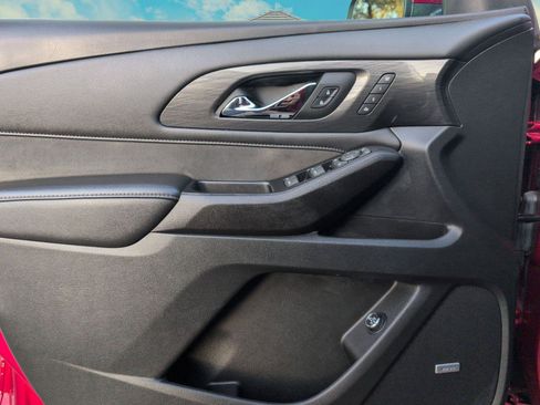 Used 2023 Chevrolet Traverse High Country image 7