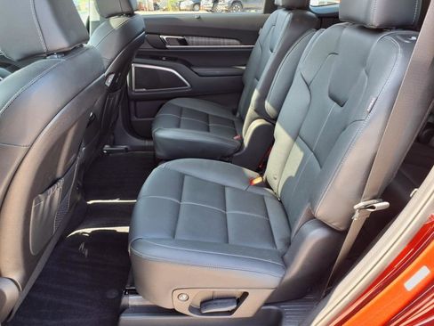 Used 2024 Kia Telluride EX w/ EX Captain's Chair Package image 27