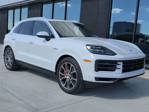 Used 2025 Porsche Cayenne S image 6