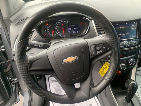 Used 2020 Chevrolet Trax LS FWD image 11