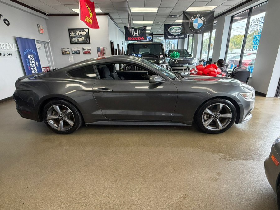 Used 2017 Ford Mustang Coupe RWD image 19