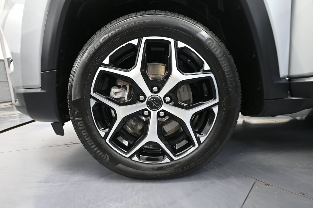 Used 2025 Jeep Compass Limited AWD/4WD image 13