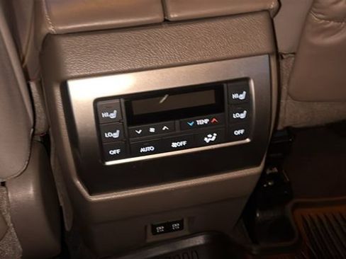 Used 2023 Lexus GX 460 Premium w/ Premium Package image 8