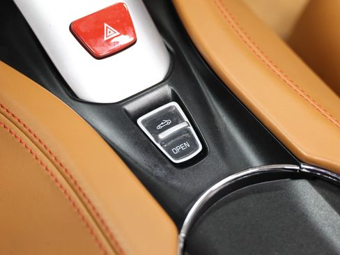 Used 2015 Ferrari California T image 43