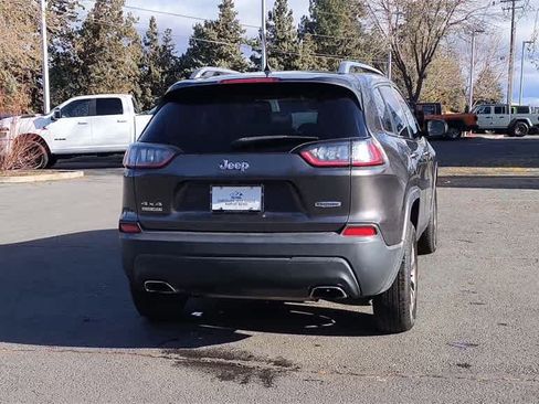 Used 2019 Jeep Cherokee Latitude Plus w/ Comfort/Convenience Group image 8