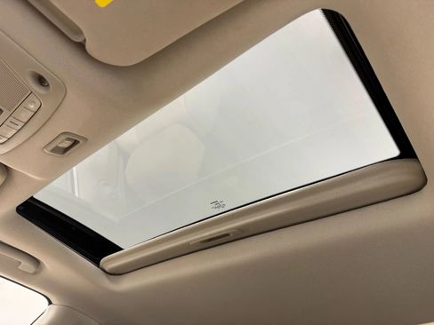 Used 2018 Nissan Pathfinder Platinum image 25