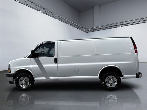 Used 2019 Chevrolet Express 2500 w/ Driver Convenience Package RWD image 2
