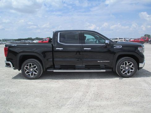New 2026 GMC Sierra 1500 SLT w/ SLT Premium Package AWD/4WD image 3