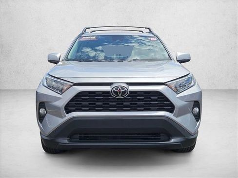 Used 2019 Toyota RAV4 XLE w/ Convenience Package FWD image 2