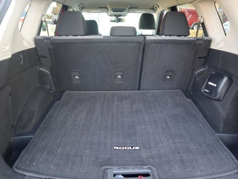 Used 2021 Nissan Rogue SV image 46