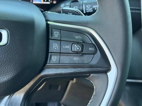 Used 2025 Jeep Grand Cherokee Laredo w/ Trailer Tow Package AWD/4WD image 18