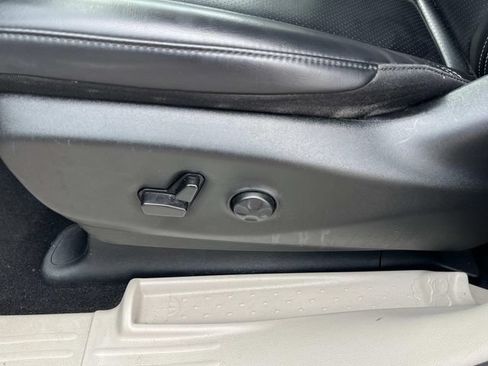 Used 2023 Chrysler Pacifica Touring-L FWD image 30