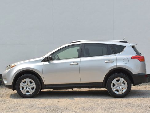 Used 2013 Toyota RAV4 LE w/ Preferred Accessory Pkg AWD/4WD image 4