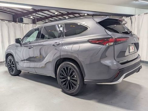 Used 2025 Toyota Highlander XSE image 4