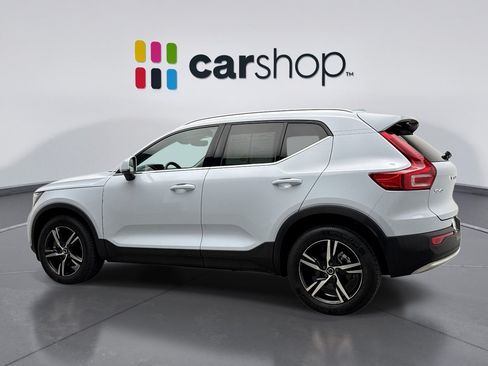 Used 2025 Volvo XC40 B5 Core AWD/4WD image 3