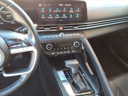 Used 2023 Hyundai Elantra Limited image 25