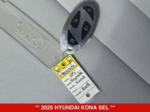 Used 2025 Hyundai Kona SEL AWD/4WD image 32