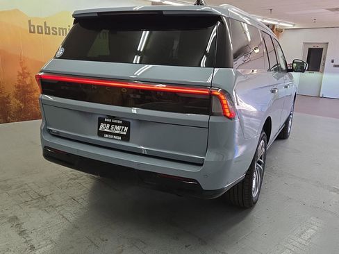 New 2025 Lincoln Navigator Reserve image 21