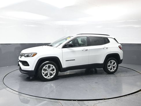 Used 2024 Jeep Compass Latitude AWD/4WD image 9