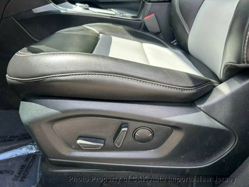 Used 2023 Ford Explorer XLT w/ Equipment Group 202A AWD/4WD image 28
