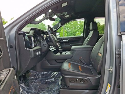 Used 2023 GMC Sierra 1500 AT4 w/ Technology Package AWD/4WD image 13